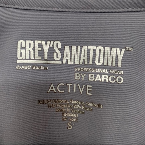Grey’s Anatomy Scrub Top - Picture 4 of 5